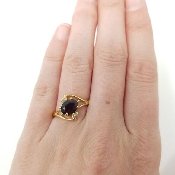 Vintage Oval Red Stone Ring with Gold Tone setting, Estate - Picture 2 of 5